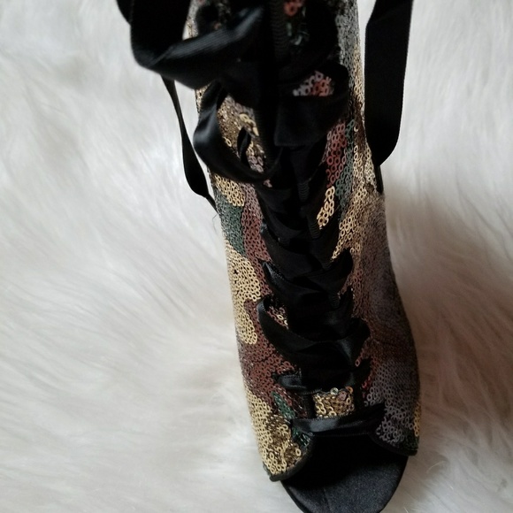 BRAND NEW IN BOX army fatigue sequin booties - Picture 3 of 3
